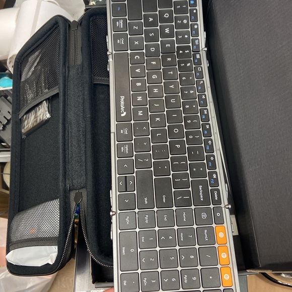 XKM01 Foldable Full-size wireless Keyboard and Mouse combo - Picture 3 of 3